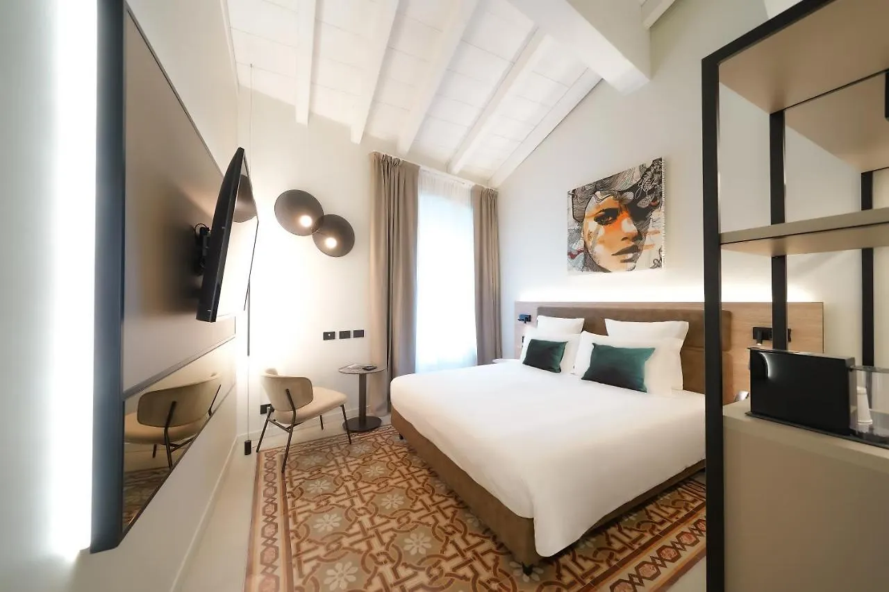 Bergamo Inn 21 בית הארחה