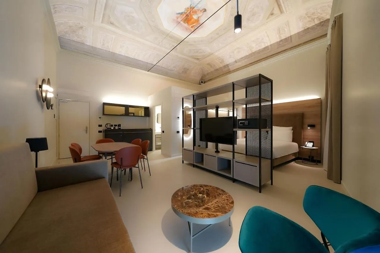 Bergamo Inn 21 5*,