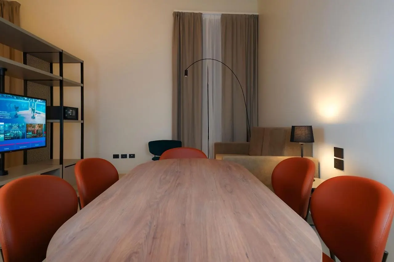Bergamo Inn 21