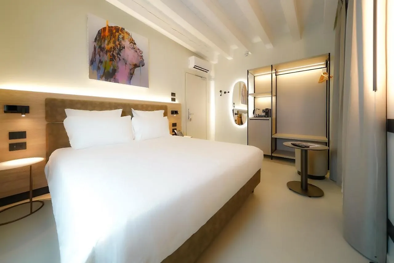 Bergamo Inn 21